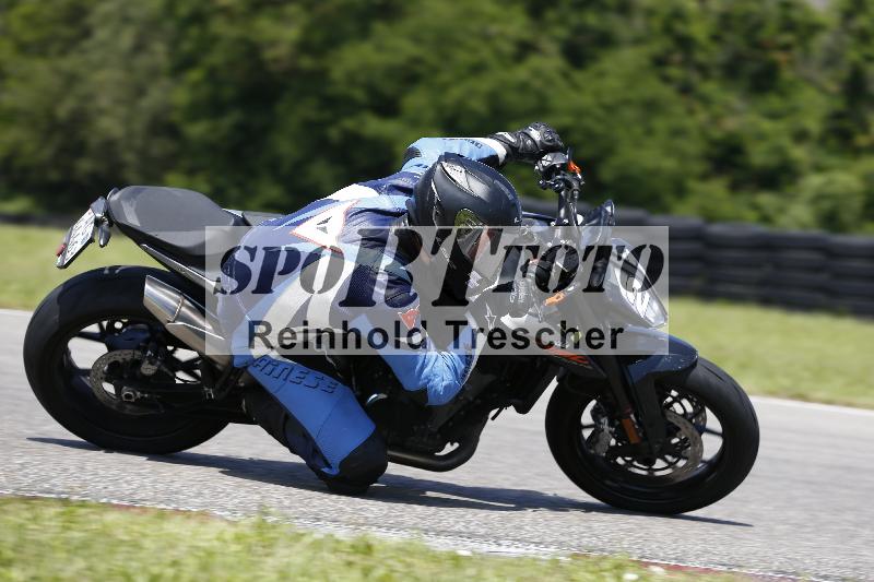 /Archiv-2024/29 12.06.2024 MOTO.CH Track Day ADR/Gruppe blau/27